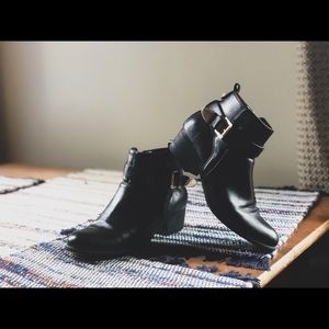 Unisa black faux leather ankle bootiesDONATING